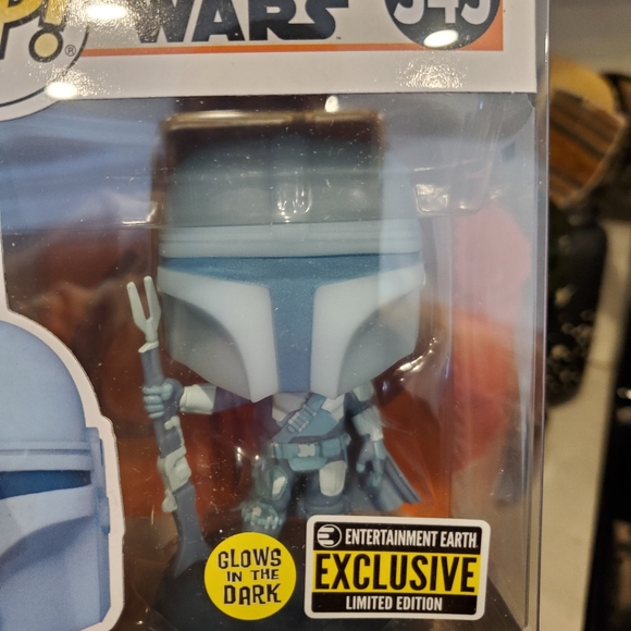 Funko pop Star Wars the Mandalorian GITD #345 - Picture 7 of 7